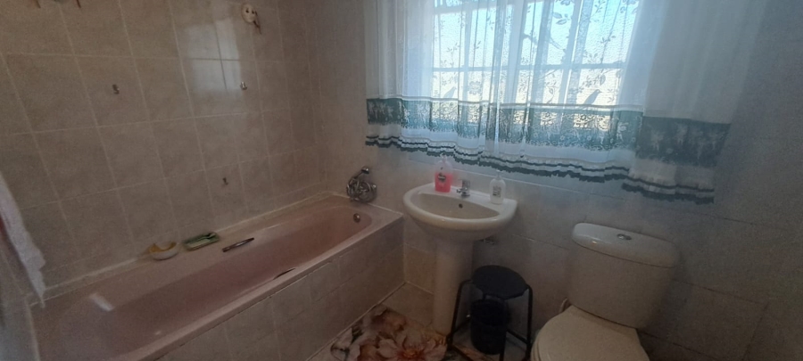 5 Bedroom Property for Sale in Morelig Free State